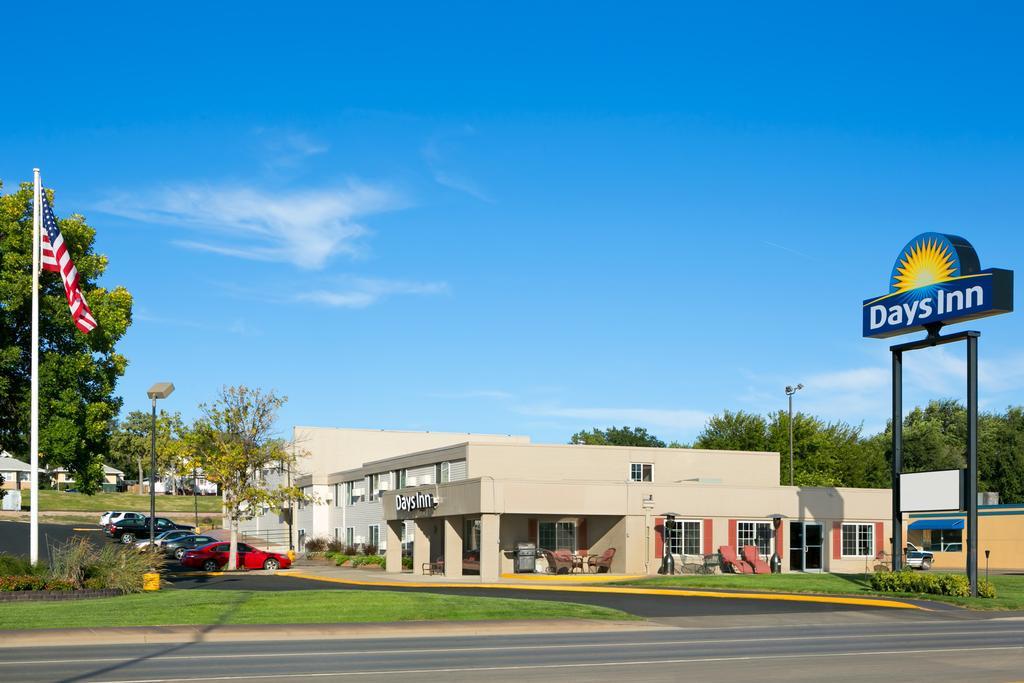 Days Inn By Wyndham Pierre Ngoại thất bức ảnh